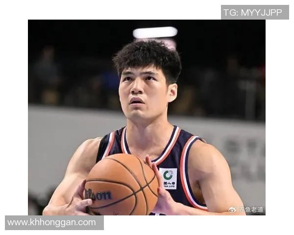 陈国豪赴美接受NBA训练师指导强化三分球与突破能力朱芳雨视频沟通助力提升